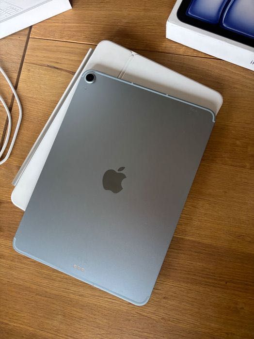 Tablet APPLE iPad Air 11" 7 gen. 2025 128 GB 5G Wi-Fi Niebieski JAK NOWY