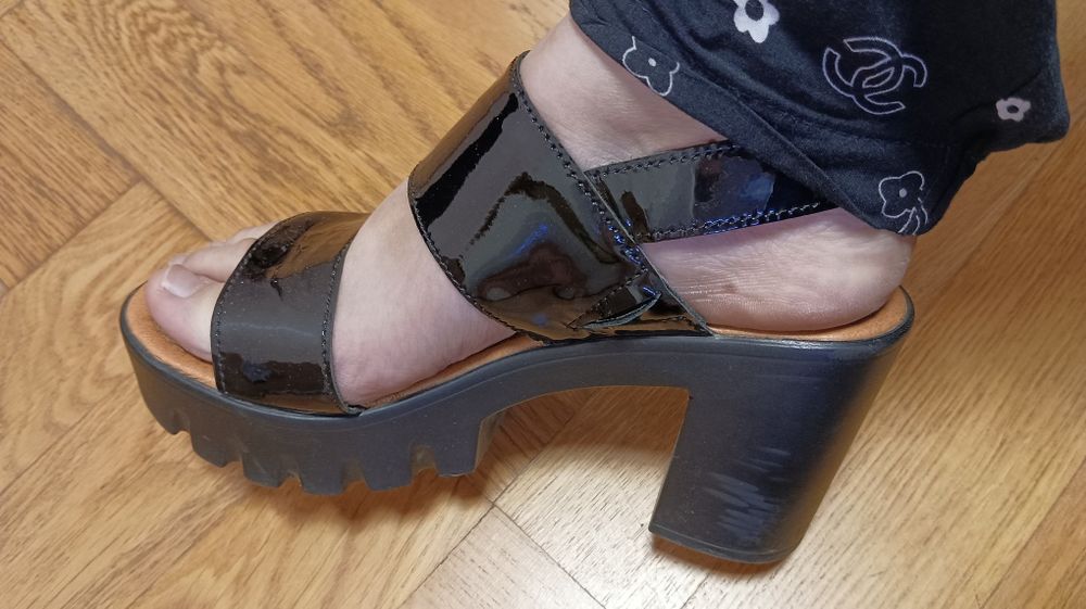 Продам босоножки 37р