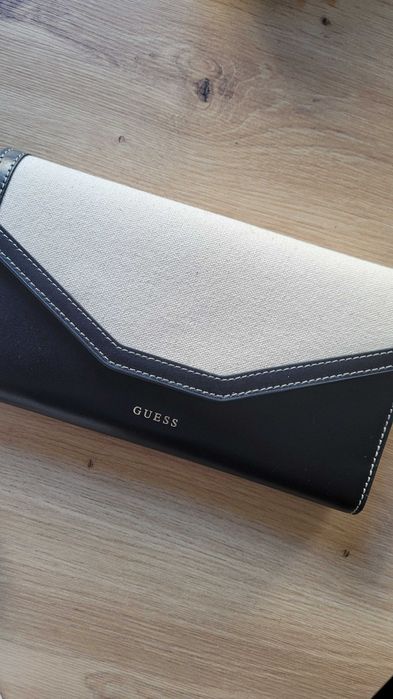 Portfel damski GUESS
