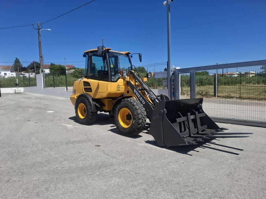Pá carregadora volvo L 25 F