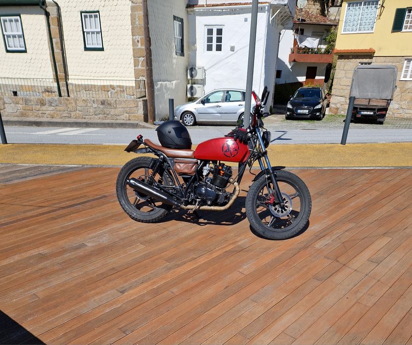 Moto cafe racer 125 4t 11kw