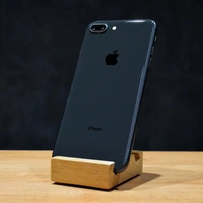 Айфон 8 плюс на 64 Гб.
