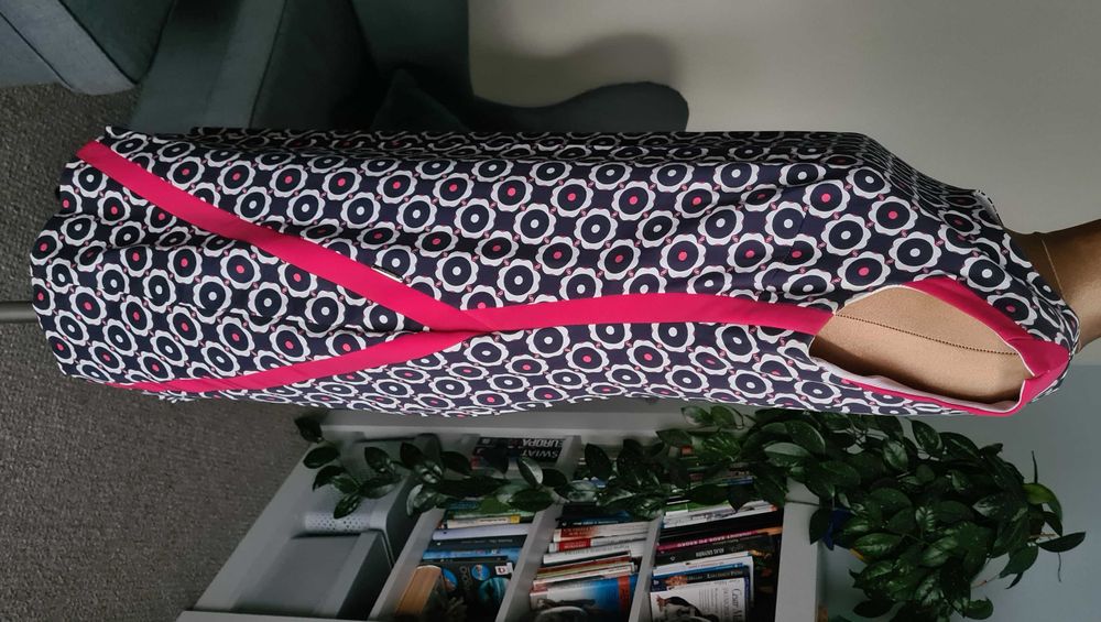 Sukienka modelująca klasyczna elegancka Modern Line 40