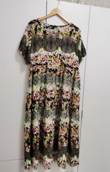 Сукня. Літня тоненька яскрава штапельна сукня.