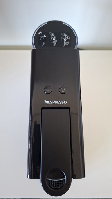 Máquina Nespresso Krups Essenza Mini