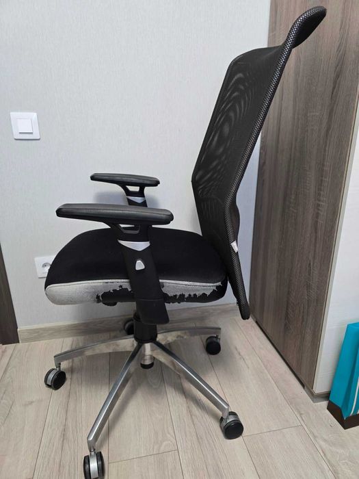 Офісне крісло AMF (стіка), ціле, ергономічне та функціональне