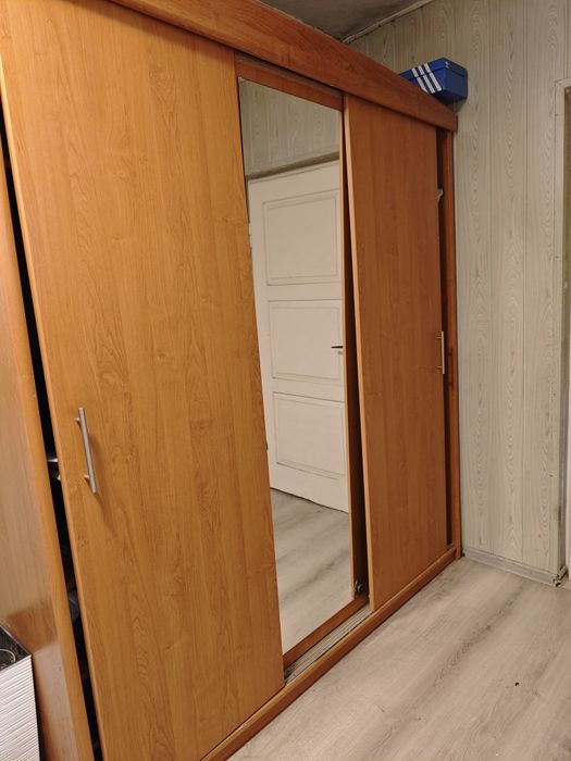 Szafa z drzwiami przesuwnymi