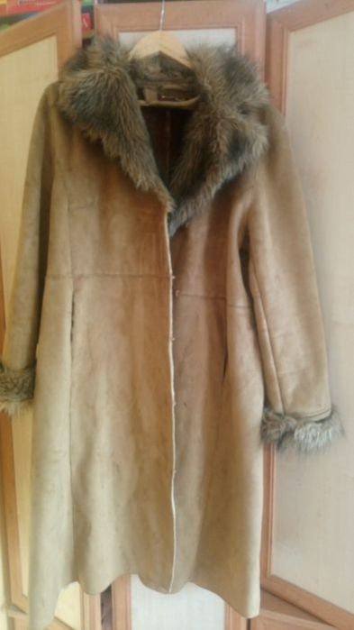 Długi zamszowy płaszcz na futerku rozmiar 44-46