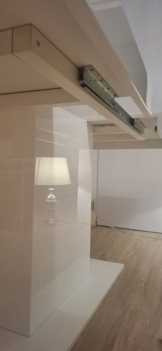 Stół do salonu lakierowany