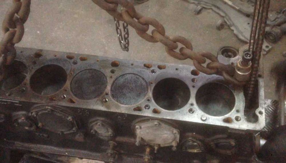 Motor Mercedes w114 250