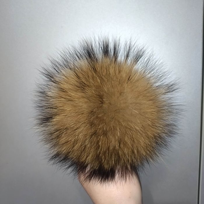 Продам бубони  із хутра єнота 20-25 см