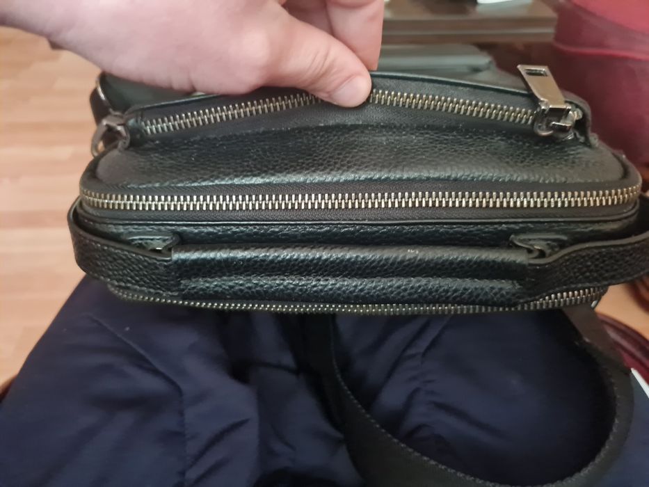 Продам кожанную барсетку