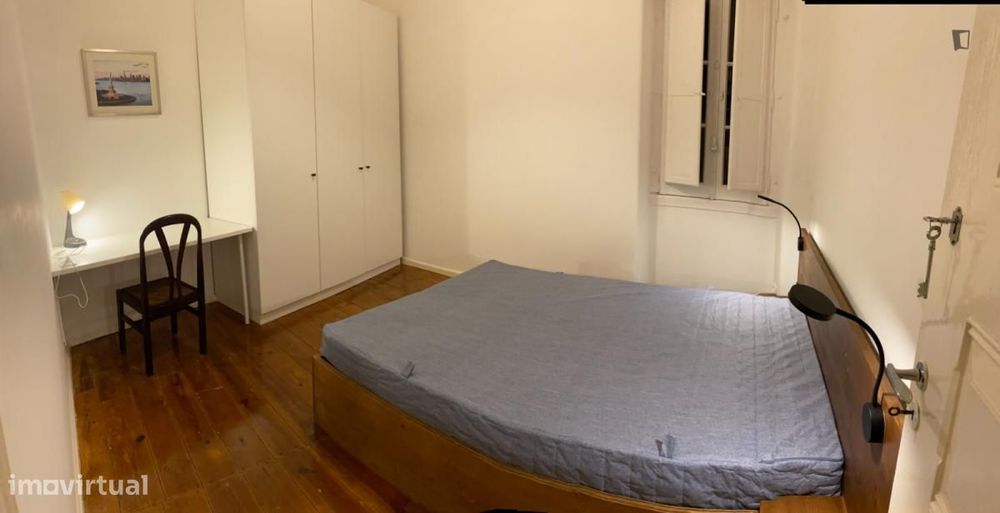 Room - located in Estoril, Lisbon