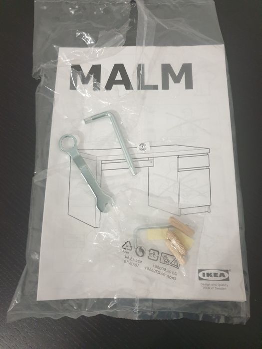 Secretária MALM (IKEA) cor preta