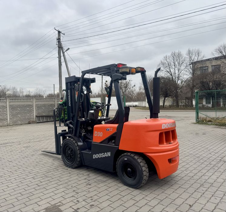 Навантажувач Doosan D30C 2012р Дизель
