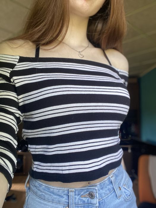 Crop top z dekoldem