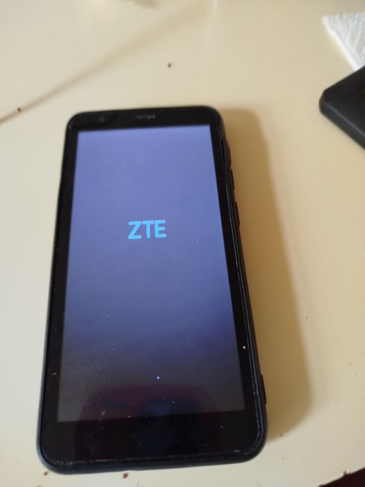 Продам робочий телефон ZTE BIade L9