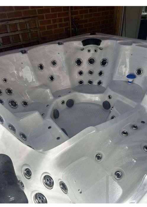 Jacuzzi amerykańskie Balboa z pompą ciepła.