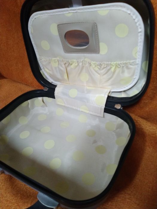 Kosmetyczka kuferek podróżny