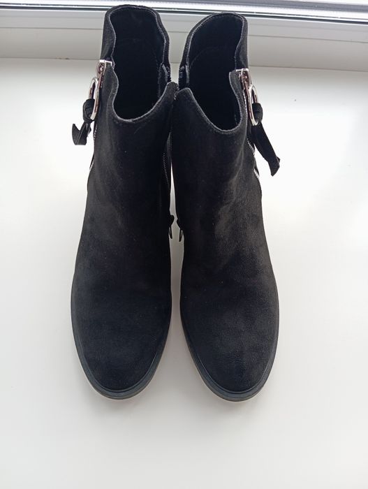 Продам замшеві сапожки, весна - осінь