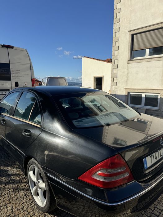 Mercedes C200 em excelente estado