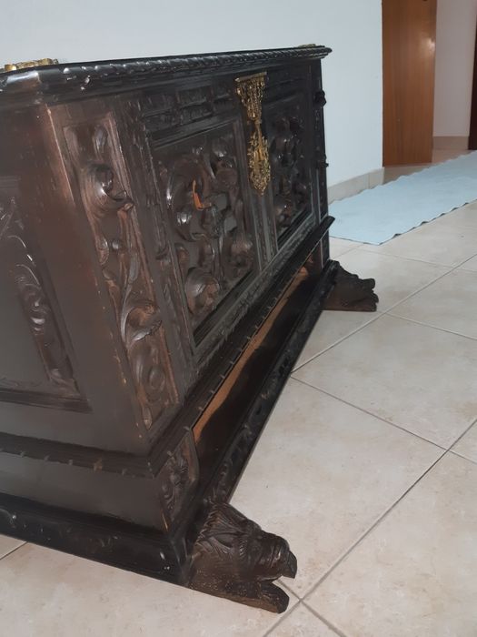 Arca antiga madeira trabalhada
