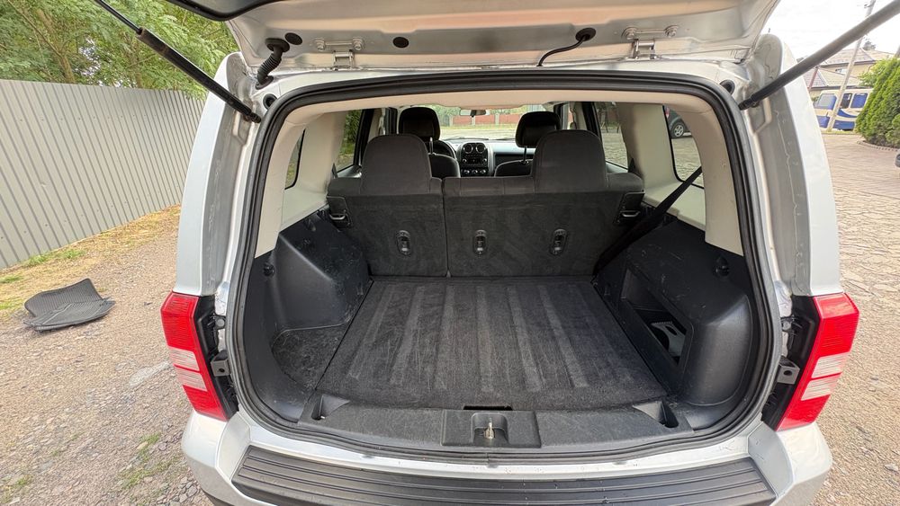 Кросовер Jeep Patriot Sport 2011 року