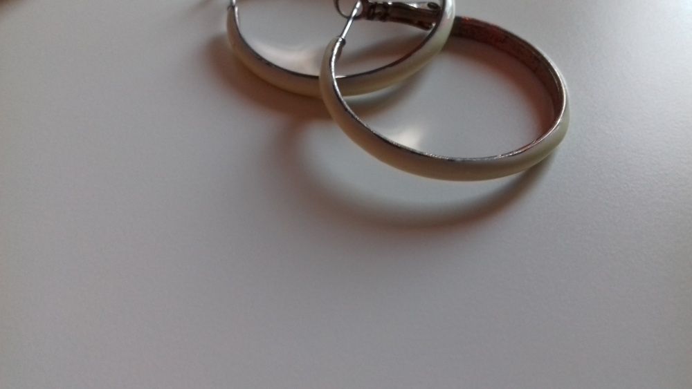 Argolas Brancas e Douradas H&M