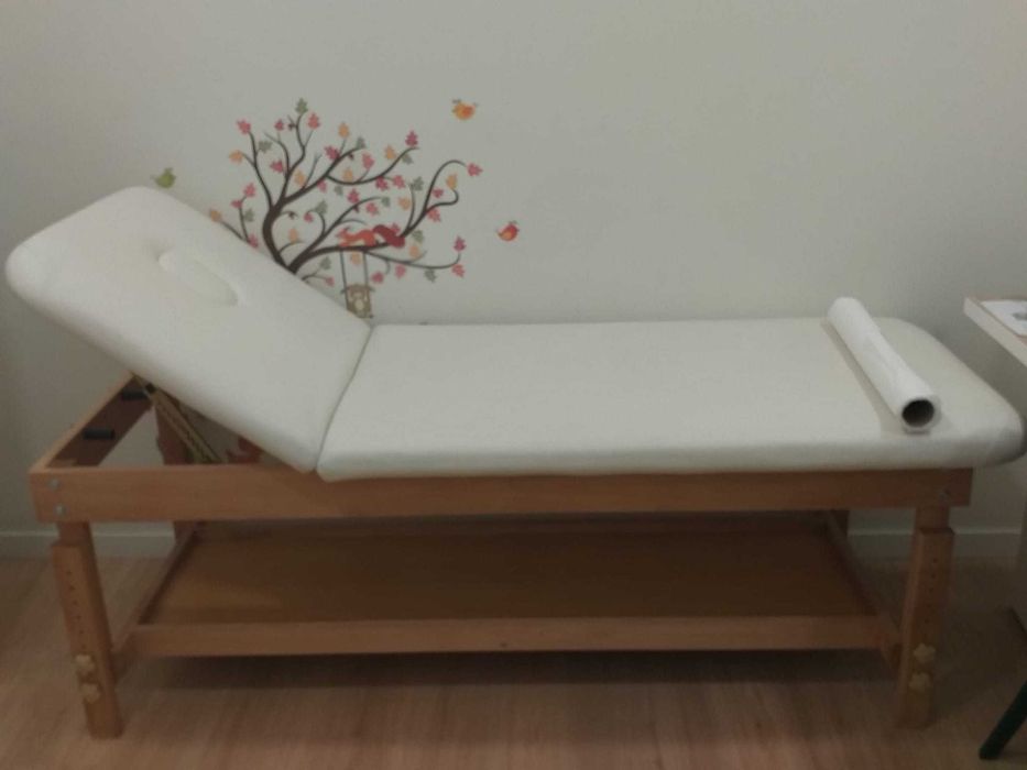 2 Marquesa fixas de madeira e 1 de aço cromado