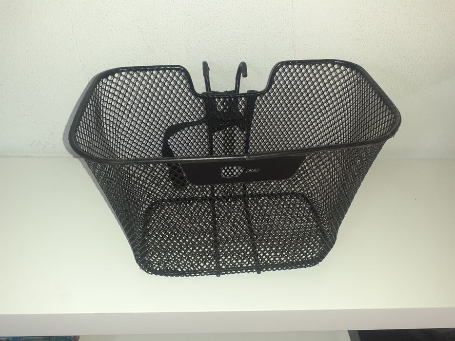Cesto preto para bicicletas