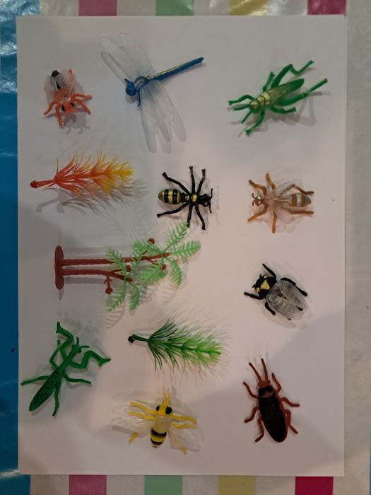 Conjunto 12 figurinhas: abelhas, grilo, gafanhoto...