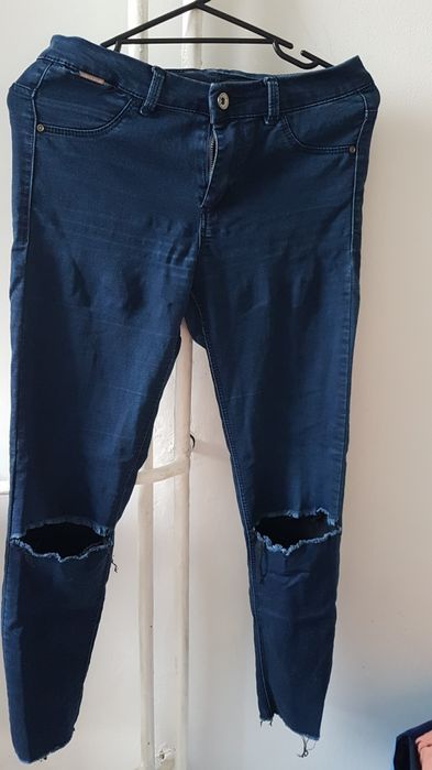 Jeansy spodnie z dziurami na kolanach