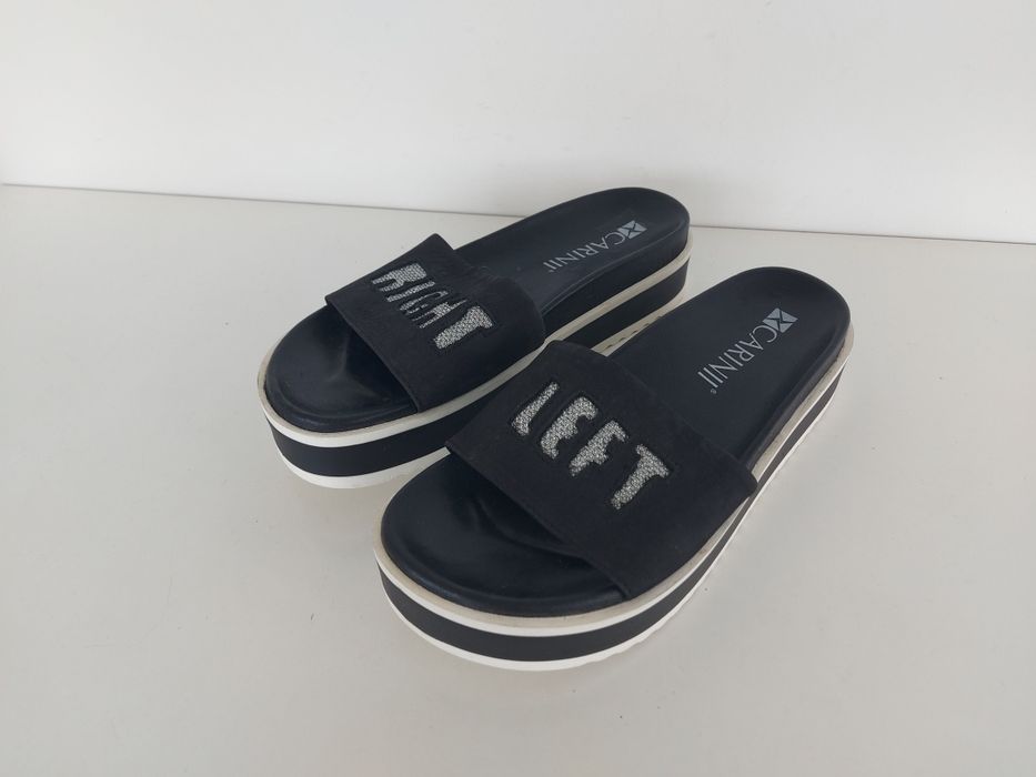 Buty damskie klapki skórzane Carinii w rozmiarze 38