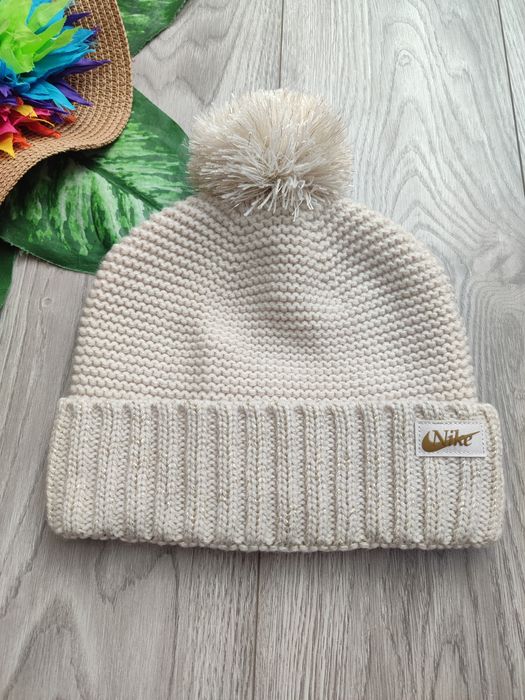 Жіноча зимова шапка з помпоном Nike Beanie Beige  One Size