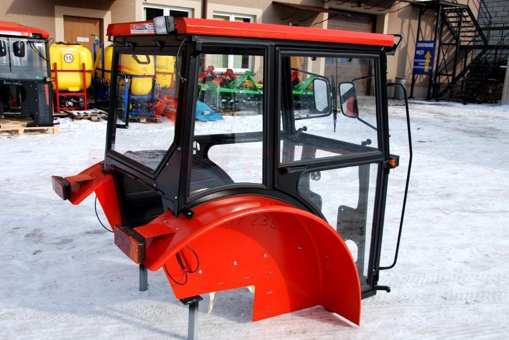 Kabina MF 235 255 z kołami 28" lub 32" sadownicza zwężona (OGRODNIK)