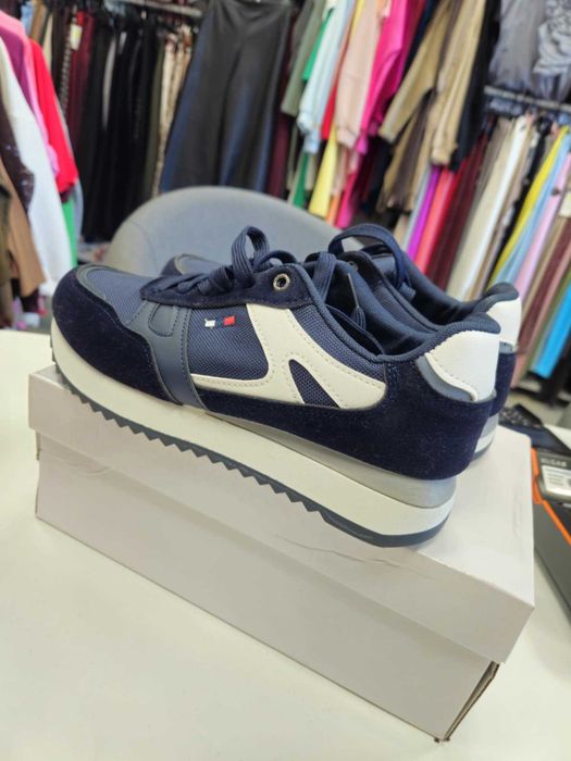 Buty sportowe męskie granatowe r. 41, lekkie i wygodne !!!