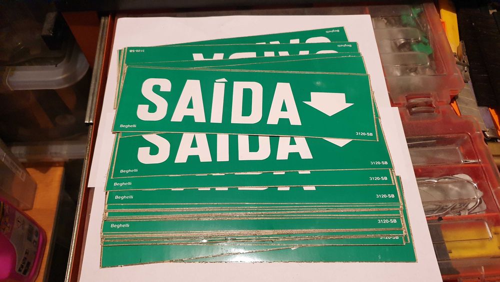 18 Dísticos em vinil autocolante Emergência ( SAÍDA )