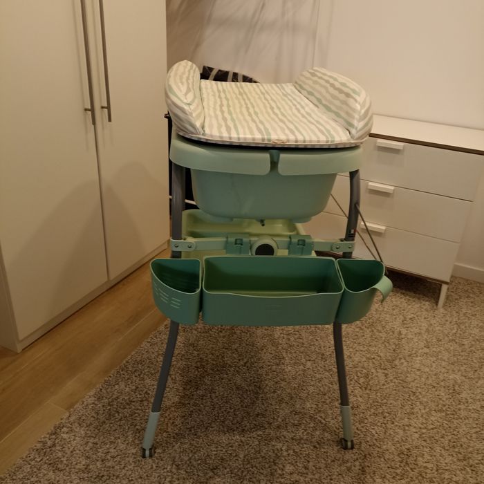 Muda fraldas com banheira Chicco