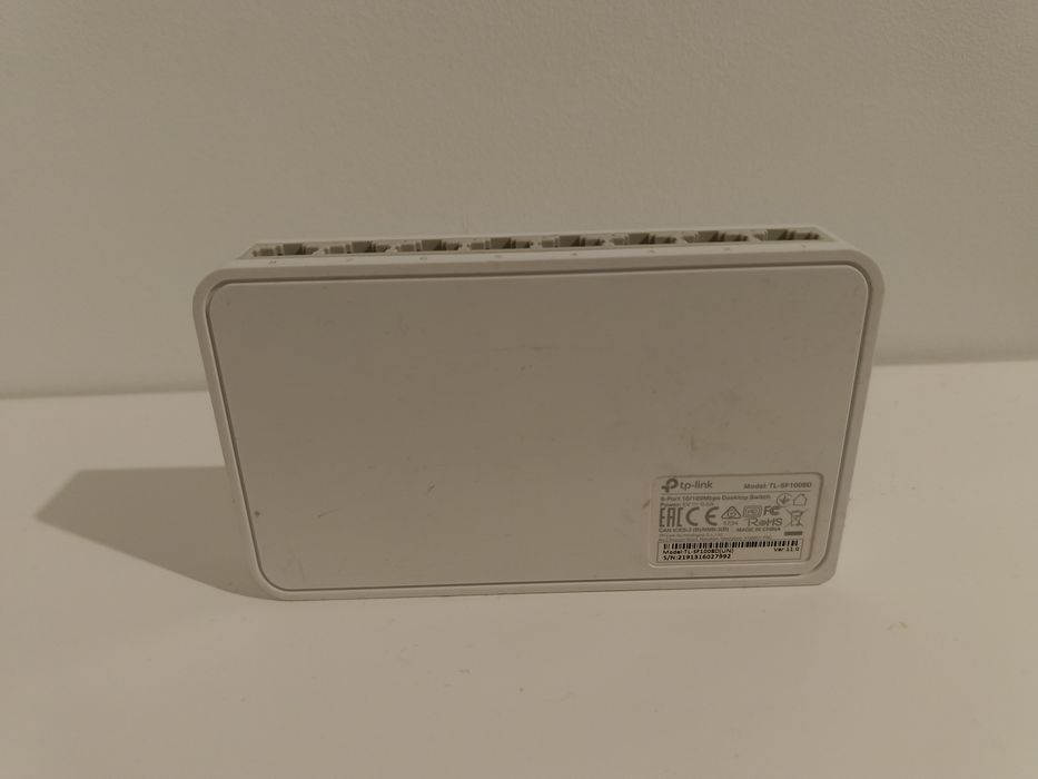 Zestaw Switch TP-Link TL-SF1008D - 3szt. + Router D-Link GO-RT-N150