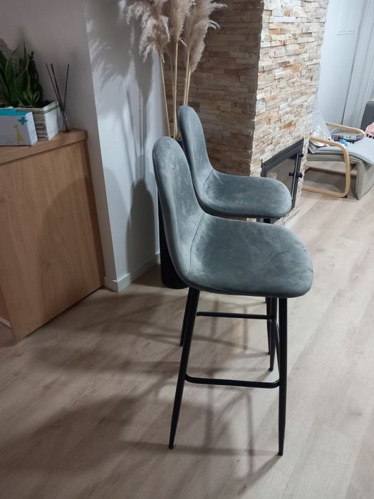 Mesa e cadeiras em pinho mel