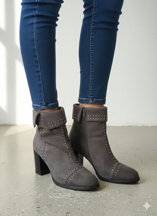 Botas cinzentas com tachas - Tamanho 39 - Novas!