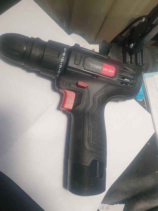 Шуруповерт аккумуляторный Булат CD-12V DFR, со съемным патроном. новый
