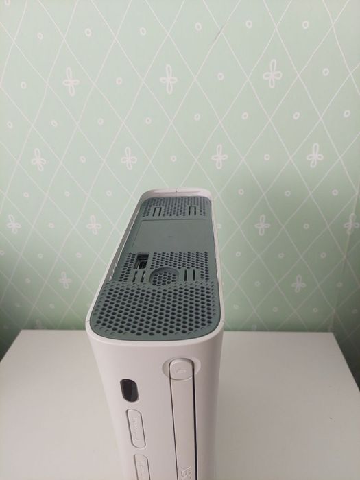 Працююча Xbox 360  ЧИТАЄМО ОПИС тільки тушка консоль ікс бокс приставк