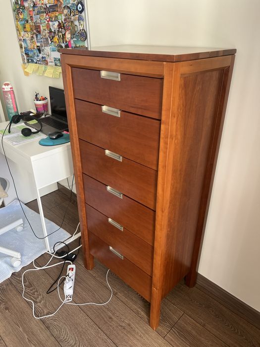 Movel de Madeira com 6 gavetas , com muita arrumacao