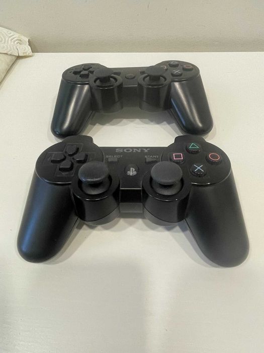 Playstation 3 Slim - 320 GB Oferta de dois comandos