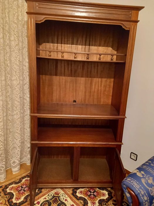 Móvel de sala. Dá para uma  televisão