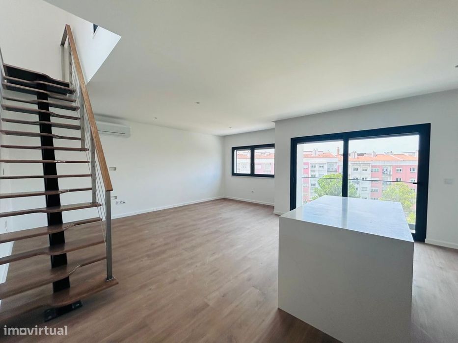 Apartamento T3+1 moderno e luminoso no Montijo