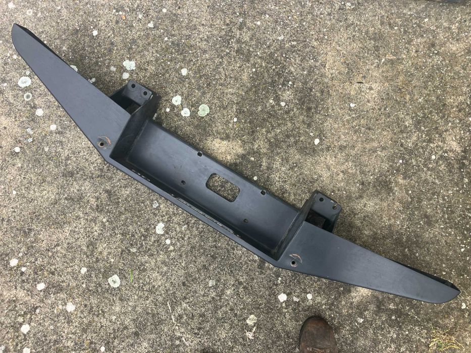 Pára-choques com berço de guincho para Land Rover Defender