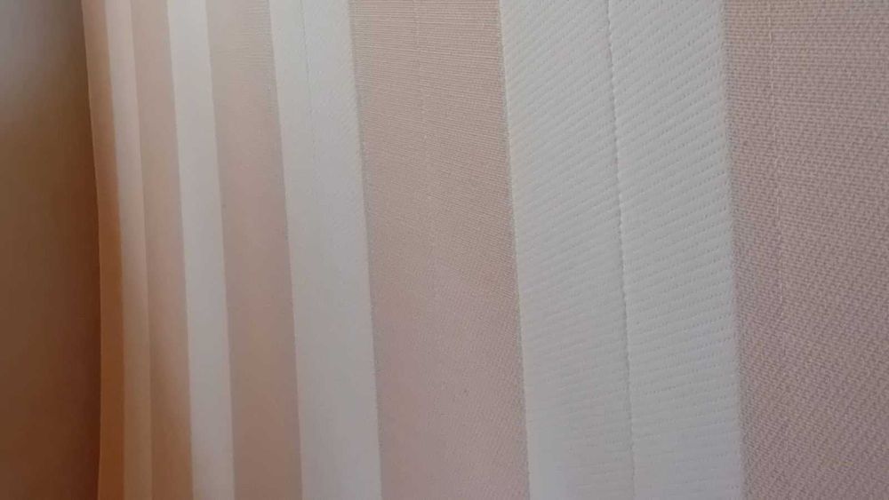 Cama de casal (140 x 190 cm) com colchão