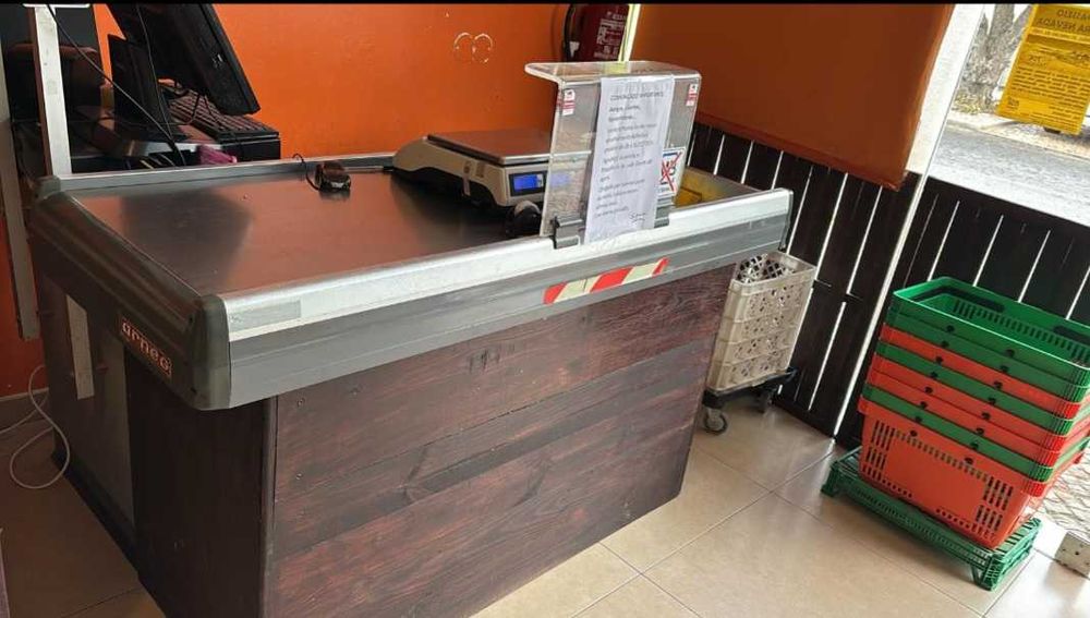 Mural de frio e caixa de saida em óptimo estado